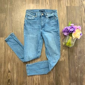 NWOT Calvin Klein high rise light wash skinny jeans, size 6